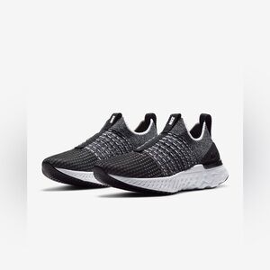 Nike React Phantom Run Flyknit 2 running shoes in black and white size 7.5 BNIB